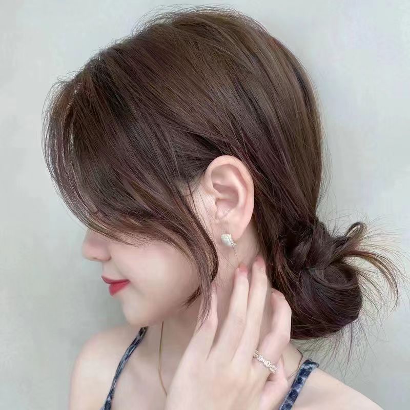 Natural-Looking One-Piece Invisible Seamless Real Hair Bangs for Women with a Middle Part, Suitable for Internet Celebrities
