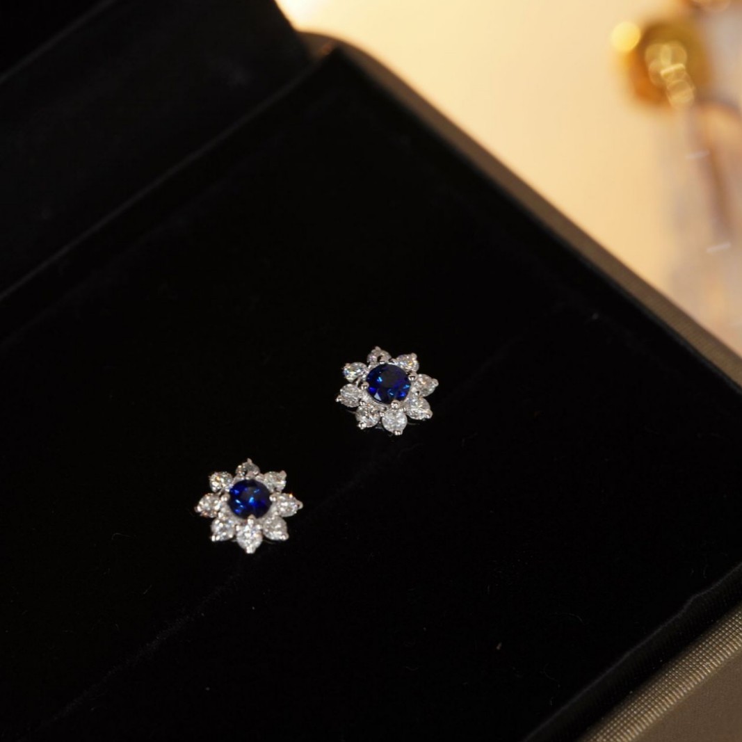 Cross-Border Hot Sale Light Luxury Floral Platinum Pt900 Ruby Diamond Stud Earrings Colorful Gemstone Earrings Simple Fashion Versatile