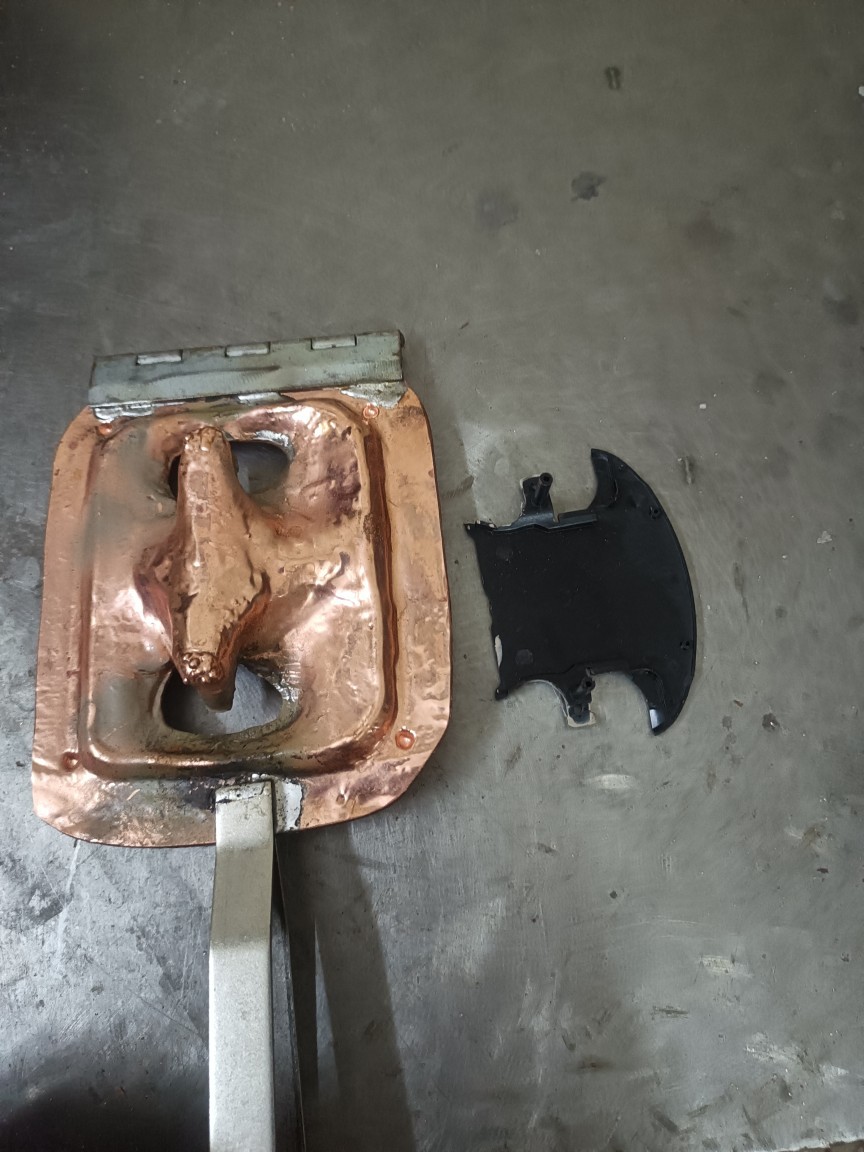 Производители занимаются производством различных медных форм для распылительной покраски, форм для эмалевых игрушек, распылительных приспособлений