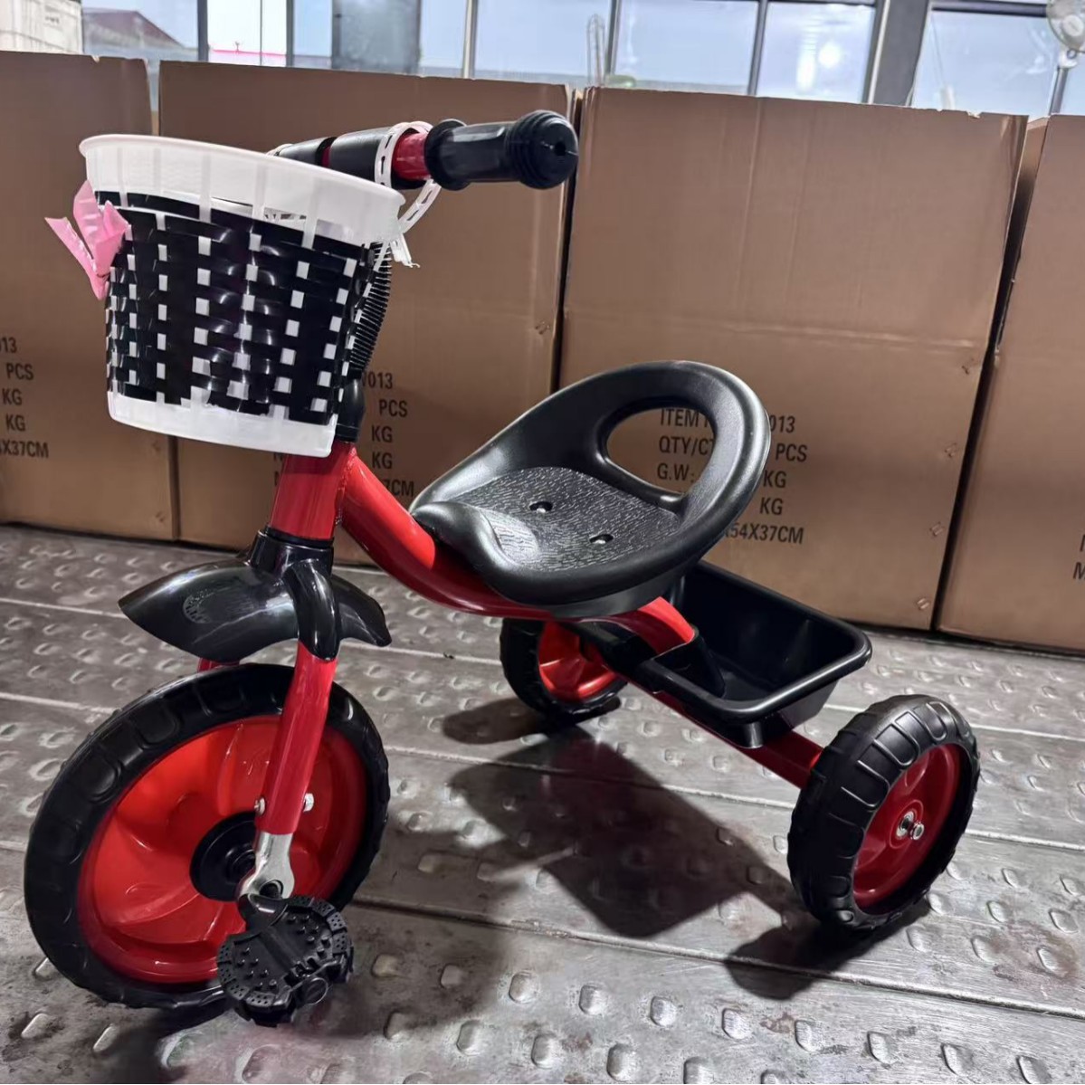 Manufacturer Supplies Children's Tricycle Bicycles 2-6 Years Old Stroller Pedals Anti-Rollover Children's Bicycles Wholesale