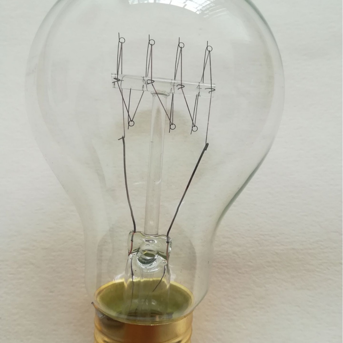 FActory Direct Edison VintAge CArbon FilAment LAmp A19 Four Ring