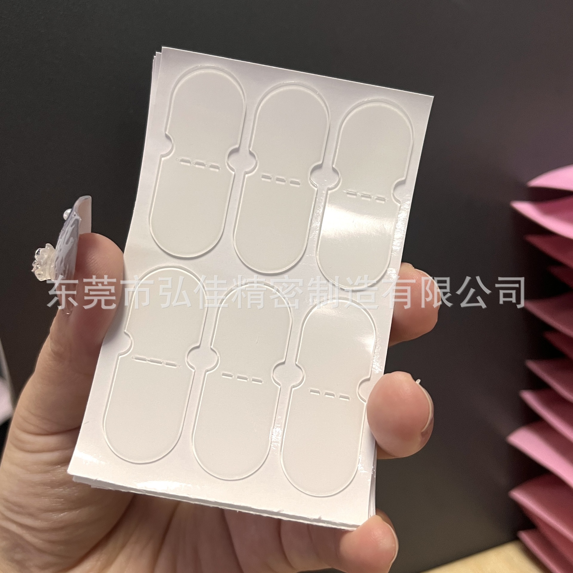 Прозрачная накладка на уши с точками, дружелюбная к коже, высокая вязкость, хорошая поддержка, оптовая продажа невидимых