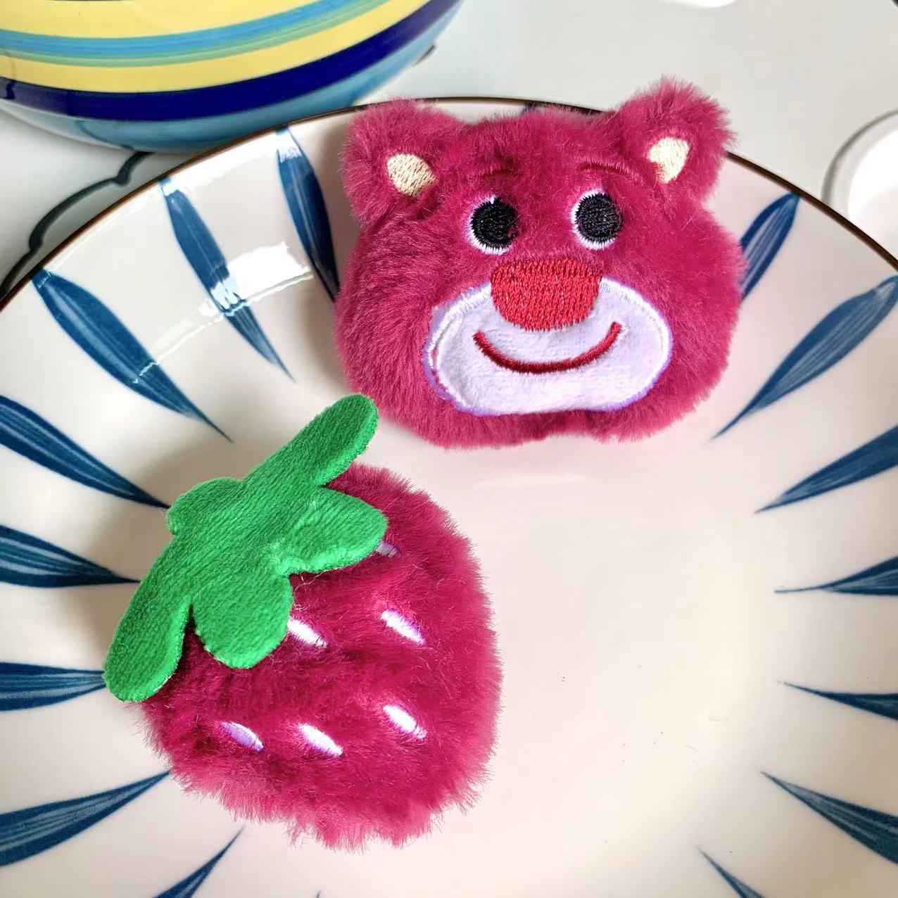 New plush cartoon strawberry bear brooch cute strawberry hair accessories diy accessories doll bag socks accessories