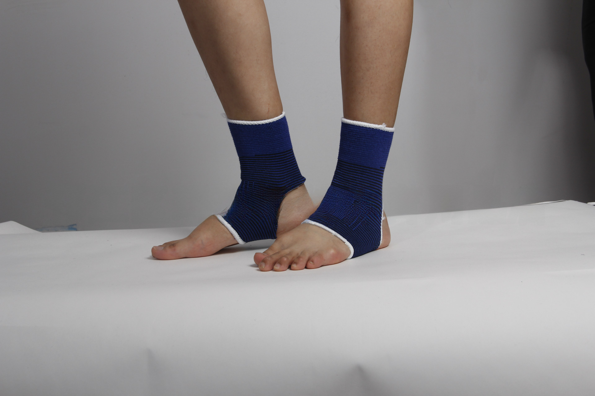 Manufacturer's Sapphire Blue Polyester-Cotton Warm Foot Protection Knitted Ankle Protection Sports Protective Gear Ankle Protection Ankle Wholesale Roller Skating Equipment