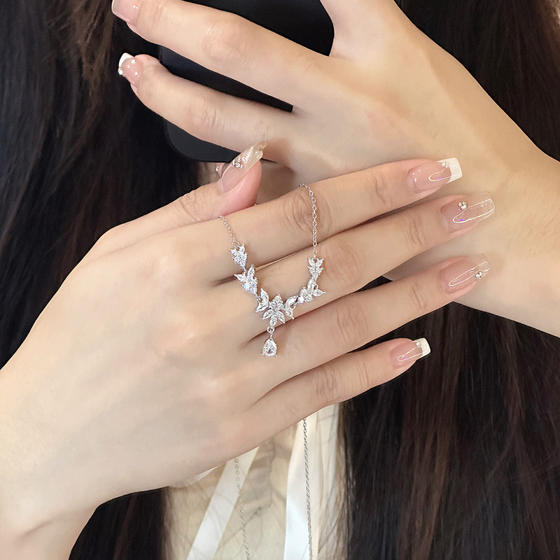 Little Red Book with Super Fairy Wheat Ear Necklace Women's 2025 Explosion Water Drop Zircon Pendant High-grade Clavicle Chain