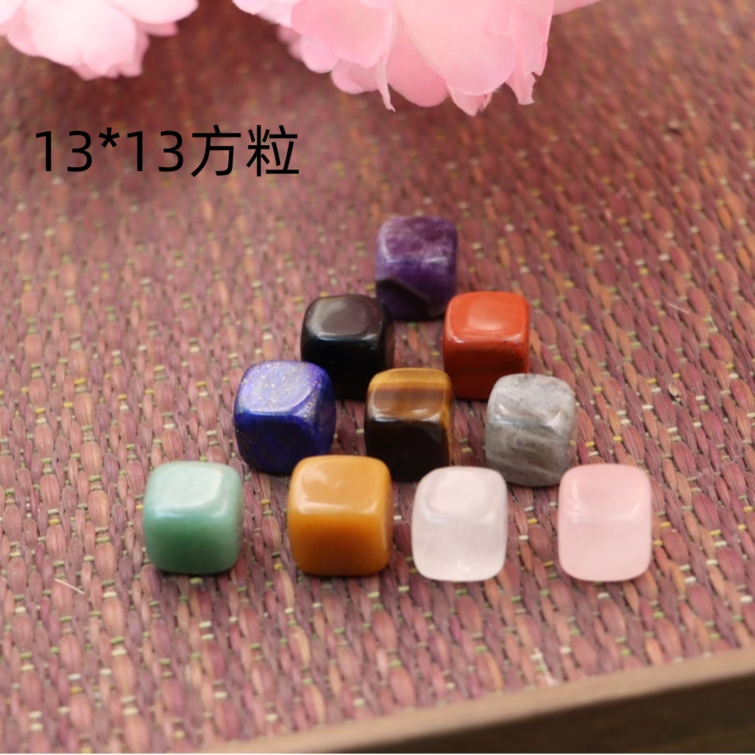 Натуральный кристалл Семь цветных камней Квадратный камень Полированный кристалл Агат Сахар Малые украшения Камень Спар