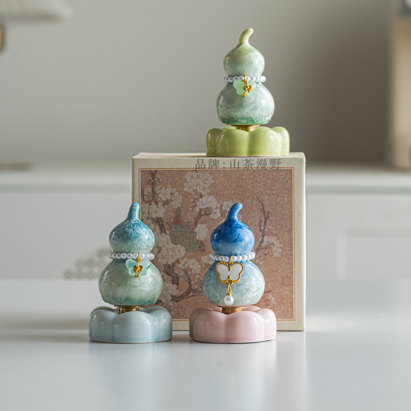 Gourd Small Ornaments with Random Handles, Cute Dashboard, Fresh and Exquisite, Light Luxury Niche Tea Pet Car Ornaments