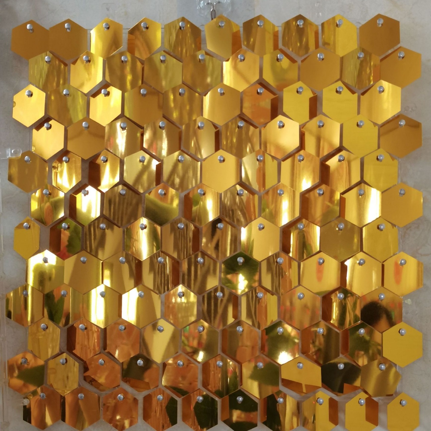 Pneumatic plate hexagonal pneumatic buckle hexagonal decorative buckle pneumatic buckle sequin background wall