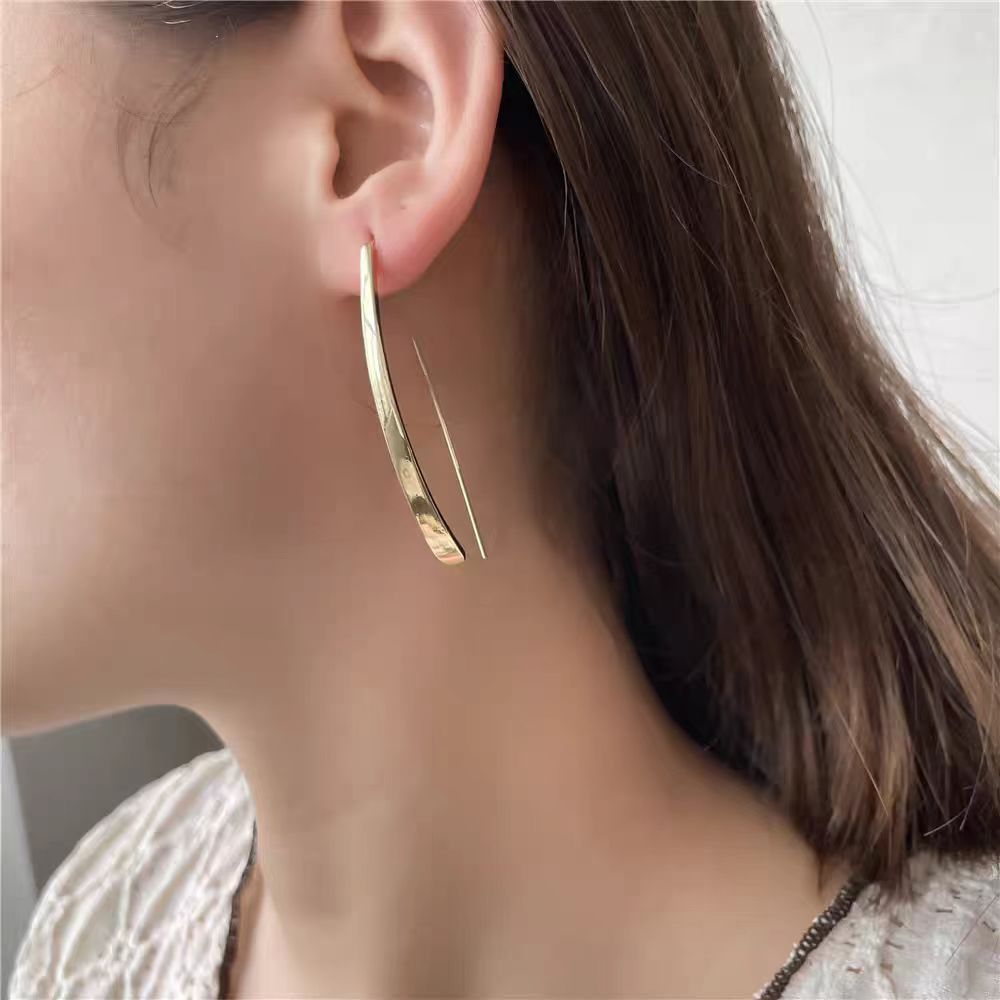 Korean Style Simple and Personalized Fashion 316 Titanium Steel Curved Line Earrings Plated with 18K Gold Elegant Cool Style Versatile Earrings