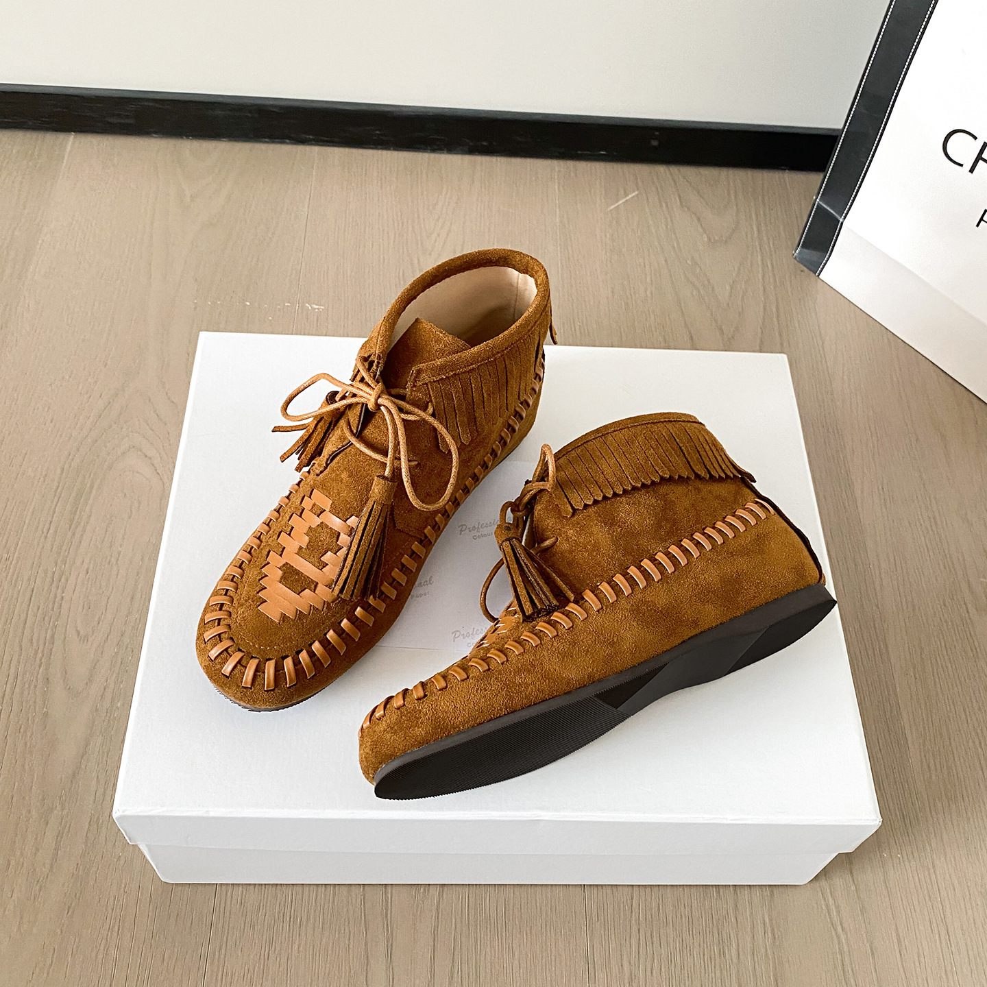 2025 кросс-бордерные бестселлеры, замшевые лодочки из коровьей кожи, женские обувь на плоской подошве с бантом и кисточками, нескользящие мягкие туфли