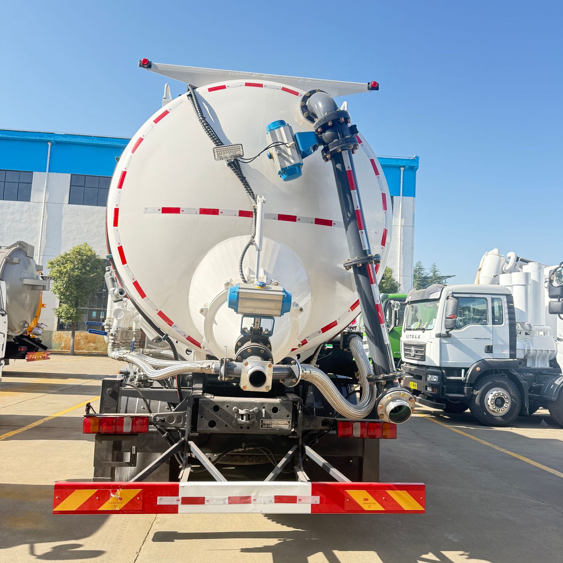 Heavy-Duty Suction and Pressure Delivery Truck, Heavy-Duty Suction and Pressure Delivery Truck, Heavy-Duty Suction and Pressure Delivery Tank Truck, Suitable for Power Plants, Steel Plants and Coal Yards