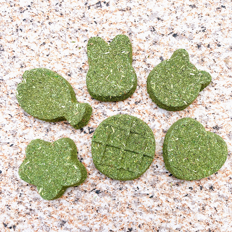 200 Free Mail Alfalfa Grass Cake Hamster Totoro Dutch Pig Squirrel Squirrel Tooth Grinding Rabbit Snack