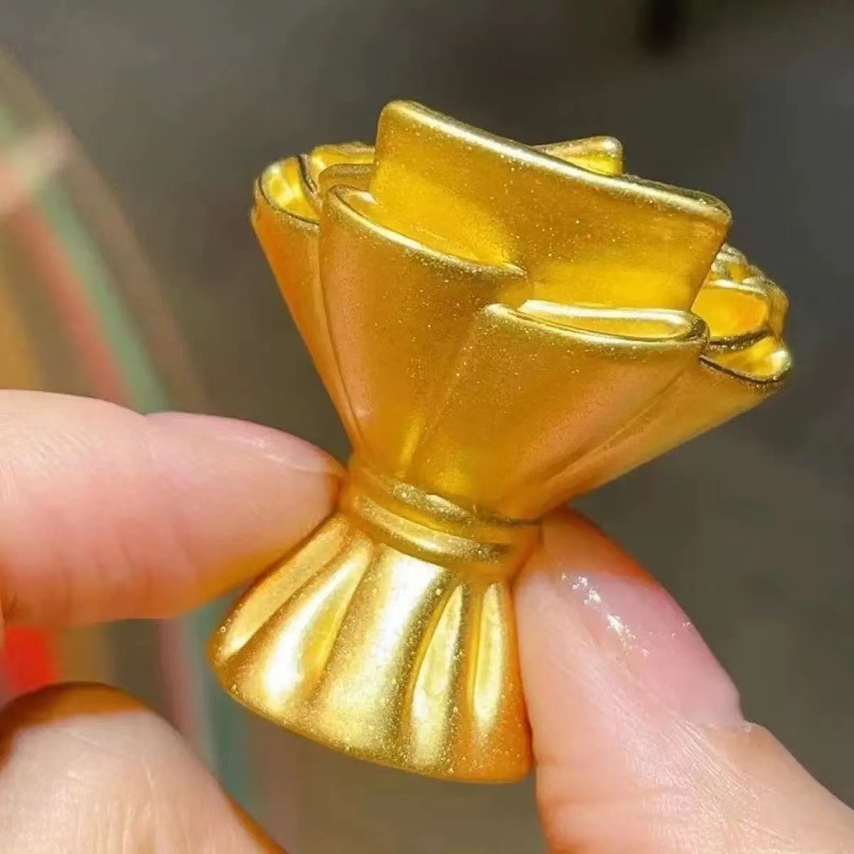 Golden Rose Ornaments, Golden Roses, Accessible Luxury Chinese Valentine's Day Gifts for Girlfriends, Classic and Elegant