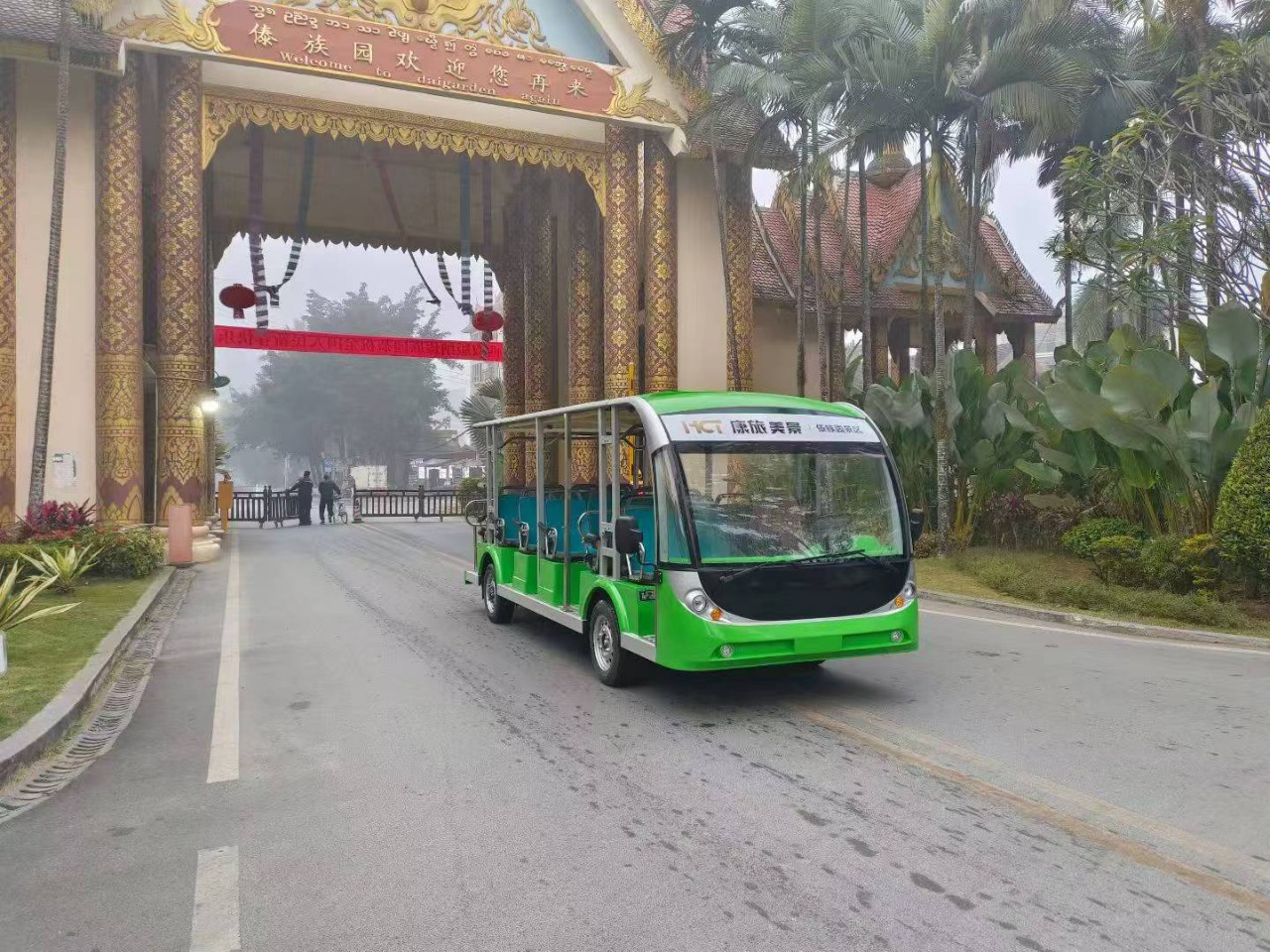 Xishuangbanna Scenic Spot Sightseeing Vehicle, Customer Shuttle Bus, Electric Sightseeing Vehicle Without Doors 23 Seats