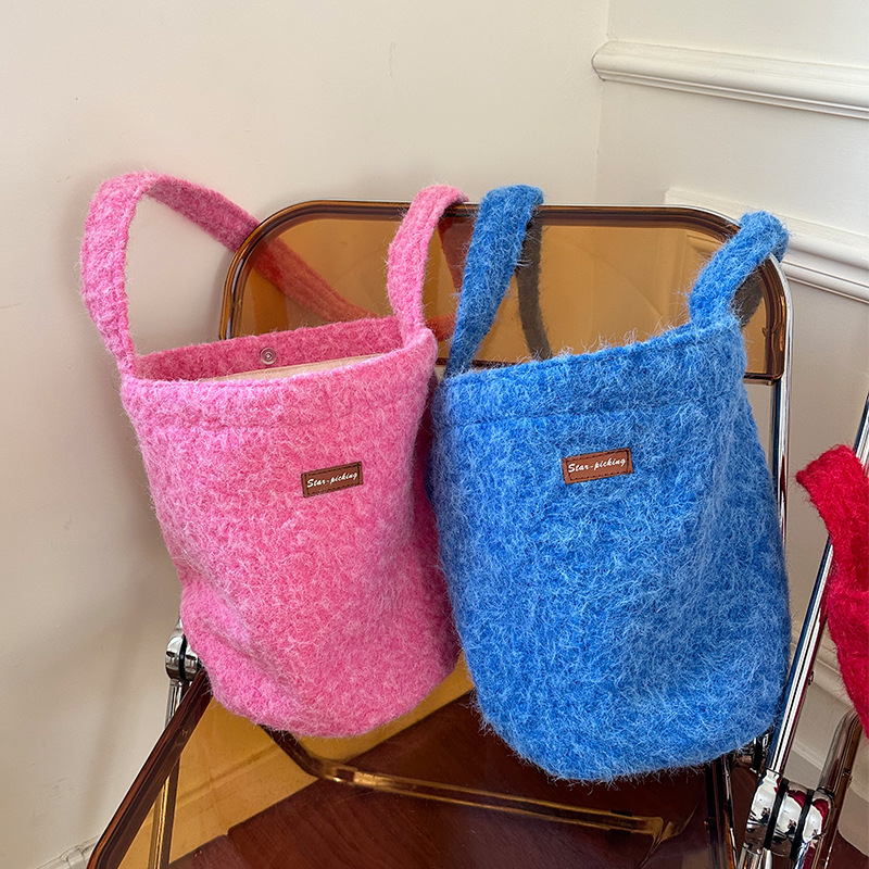 Autumn New Homemade Retro Plush Large Capacity Bucket Bag All-match Single-shoulder Autumn and Winter Niche Casual Crossbody Bag
