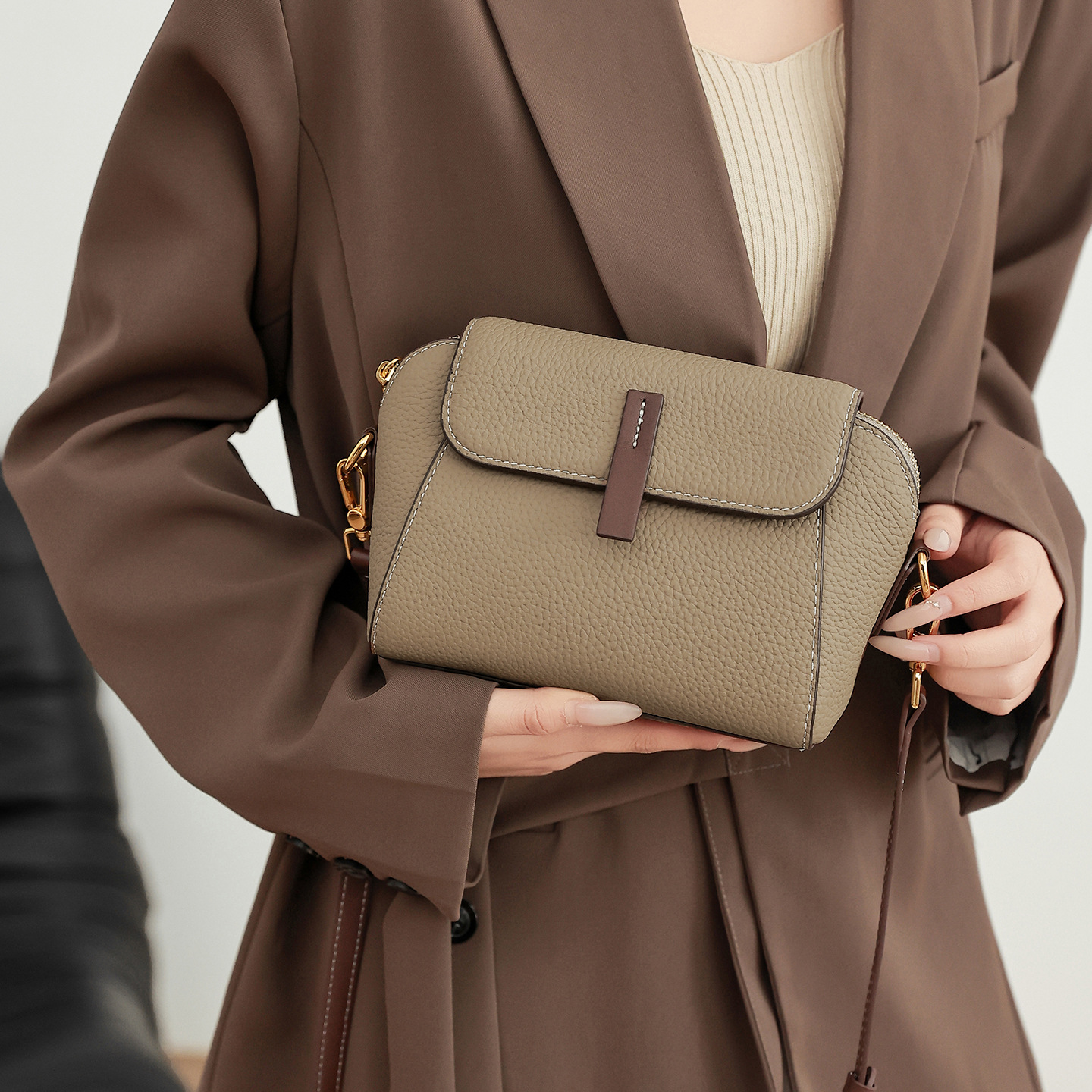 Женская сумка для внешней торговли 2025 Новая из натуральной кожи, кроссбоди, универсальная, нишевая, высококачественная женская сумка на плечо