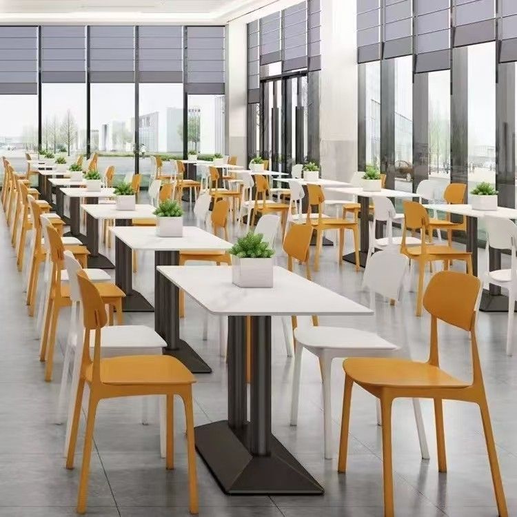 Обеденный стол и стулья для школьной столовой, закусочной, магазина лапши, бургера, кафе молочного чая, сланцевый фастфуд, комбинация столов и стульев