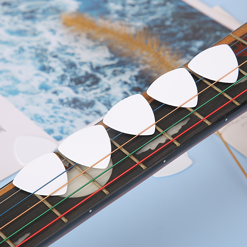 ABS Guitar Pecpet Celluloid Pure White Heart-Shaped Big Triangle Pecpet Electric Guitar Bass Universal Guitar Trash