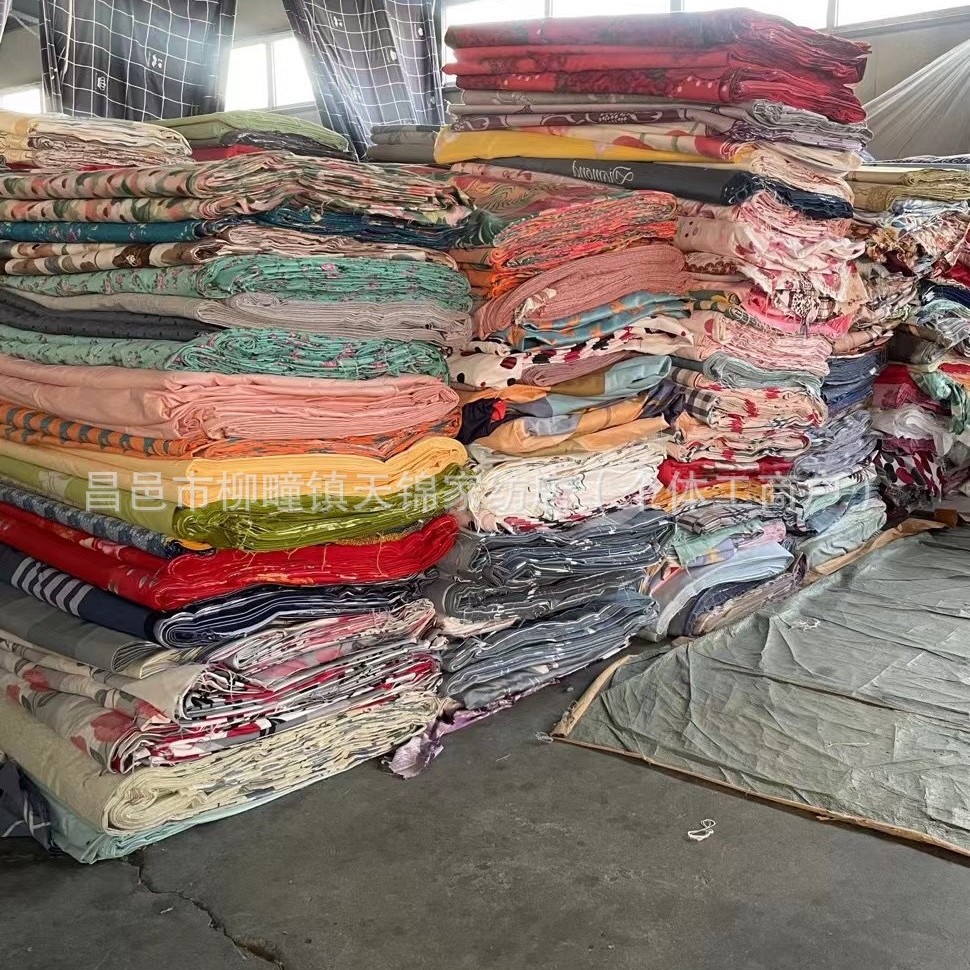 Factory Direct Sales Stock Polyester Printed Brushed Cloth Residual Cloth Various Fabrics Can Be Used as Bed Sheets for Temple Fairs and Street Stalls