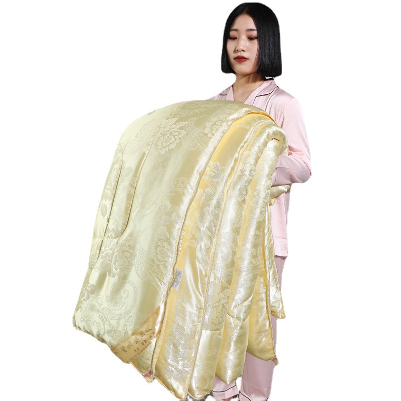 Factory wholesale silk quilt wedding quilt core bright red wedding quilt spring and autumn warm bedding wedding dowry gift quilt