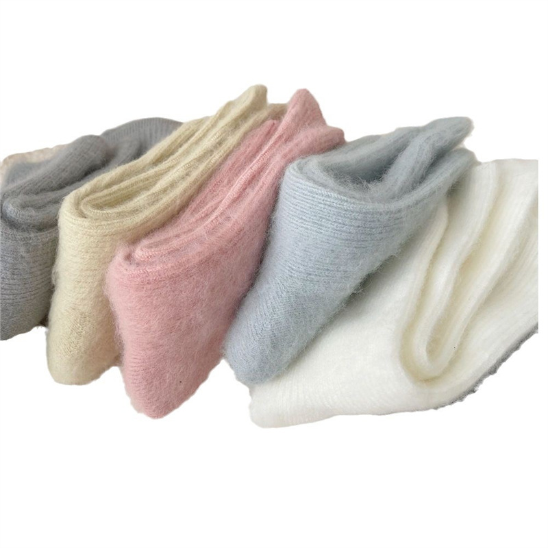 Soft and Fluffy Solid Color Plush Socks for Women, Autumn and Winter Fleece-Lined Warm Mid-Calf Socks for Girls, Cold-Resistant Cotton Socks for Students, Striped
