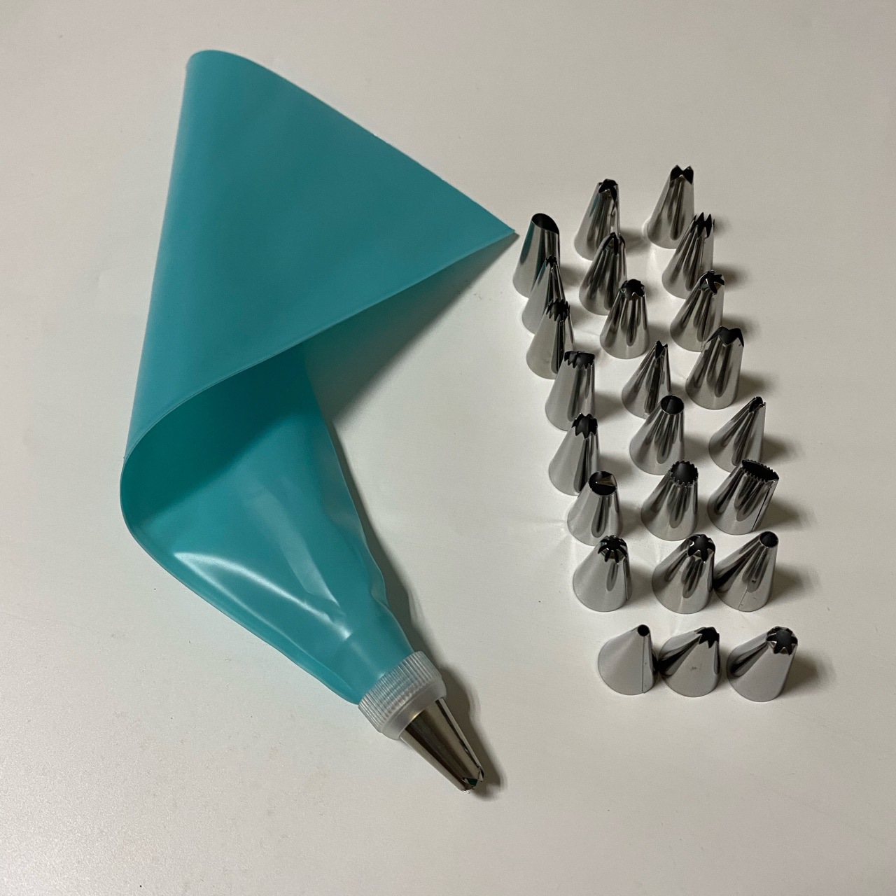 24-head stainless steel piping nozzle set with EVA silicone piping bag conversion head 26-piece cake baking tool