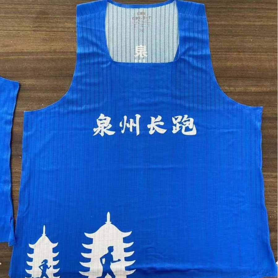 Обработка и индивидуализация спортивной и активной одежды для отдыха на свежем воздухе