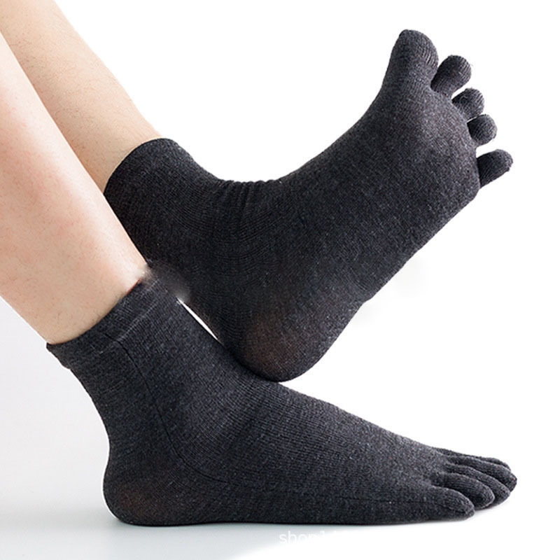 In the tube polyester cotton five finger socks sweat-absorbent breathable sports toe socks four seasons in the tube solid color for men and women factory direct sales