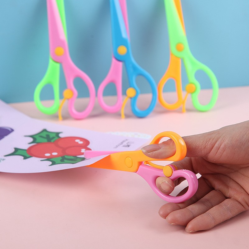 Children's Handmade Safety Scissors, Paper-Cut Lace Scissors, Toddler Cartoon Anti-Pinch Elastic Plastic Handmade Scissors