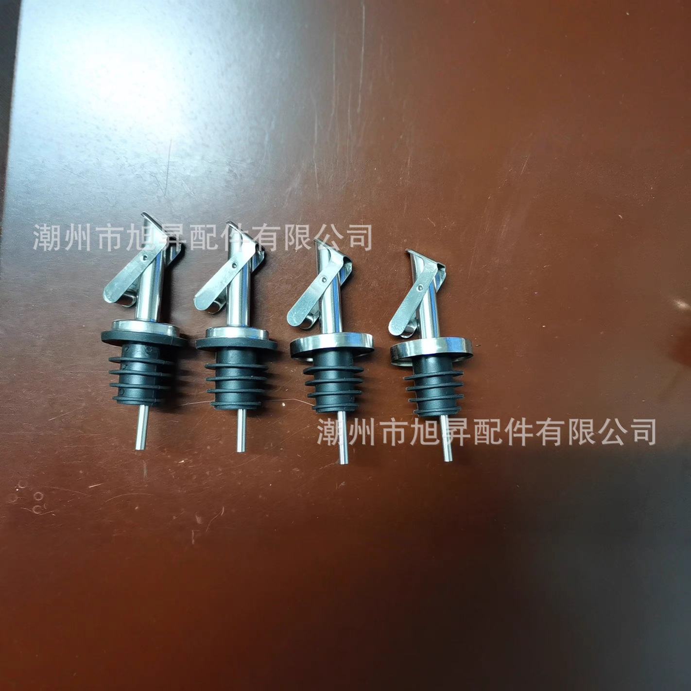 304 Stainless Steel Wine Pourer Cocktail Bottle Stopper Wine Pourer Red Wine Stopper Preservation Automatic Open and Close for Red Wine