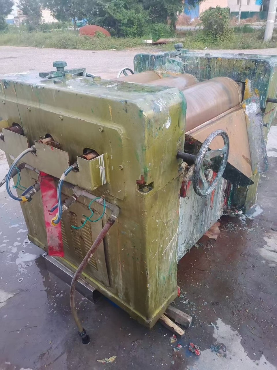 A 260 Three-Roller Grinder Has Just Been Idle with an Explosion-Proof Motor. the Boss Who Needs It Has Contacted Me