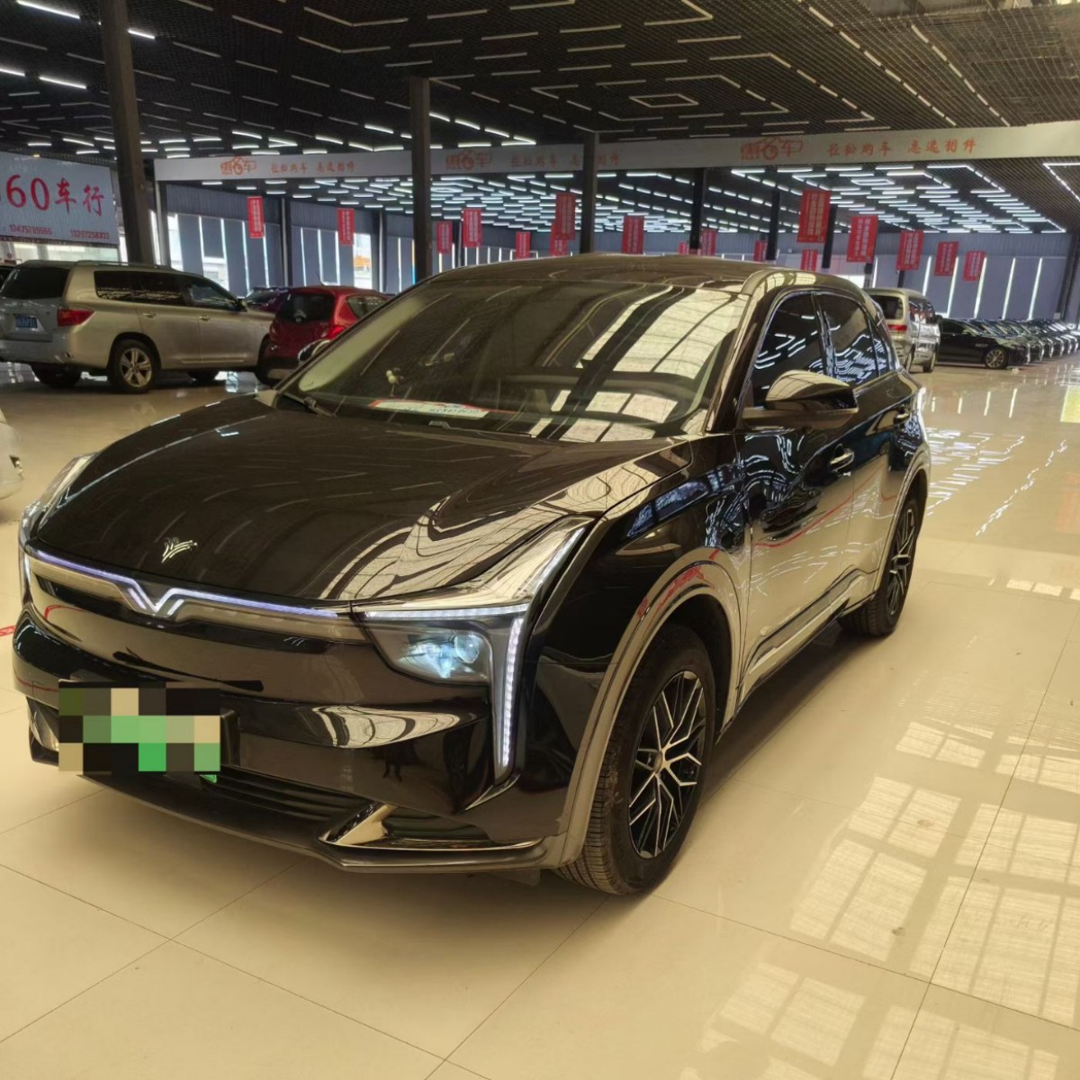 Экспортный электрический автомобиль 2023 года, лицензированный Nezha нового энергетического класса, высокоскоростной автомобиль с запасом хода 500 километров, подержанный