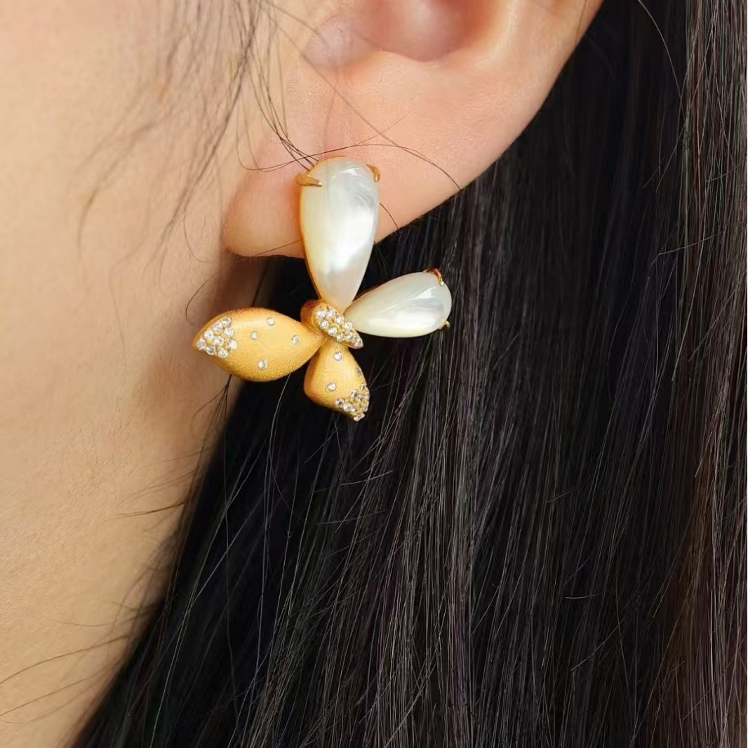 S925 Silver Natural White Mother-Of-Pearl Butterfly Earrings Ins Style Earrings Niche Light Luxury Earrings Wholesale Women's Vintage Style