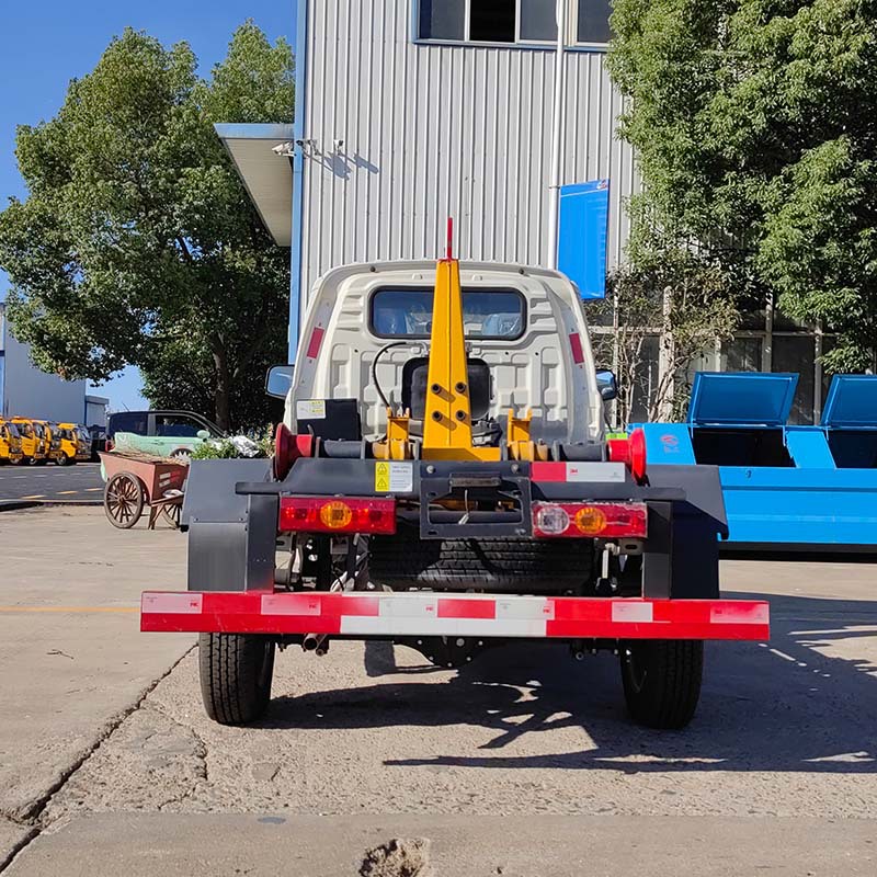 Fukuda Xiangling 3-Square Hook Arm Garbage Truck, Garbage Collection and Removal in Urban Scenic Spots and Community Areas, One Truck with Multiple Boxes