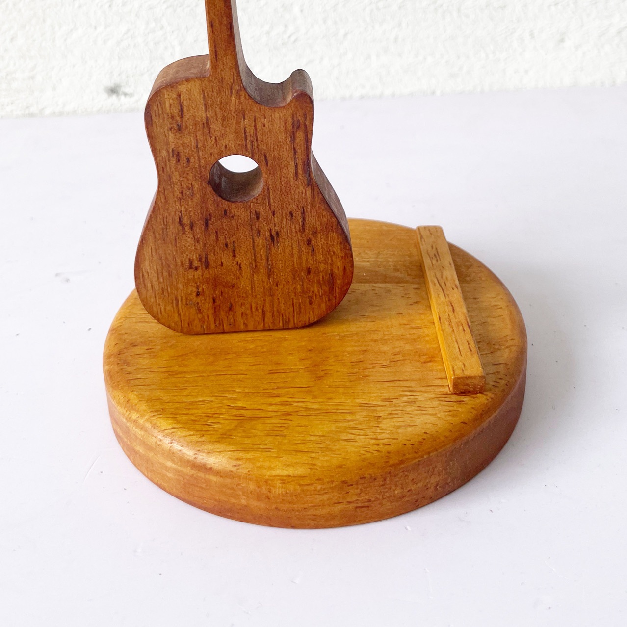 Wholesale High Quality Personalized Mobile Phone Holder Solid Wood Violin Desktop Decoration Office Desk Decoration Wooden