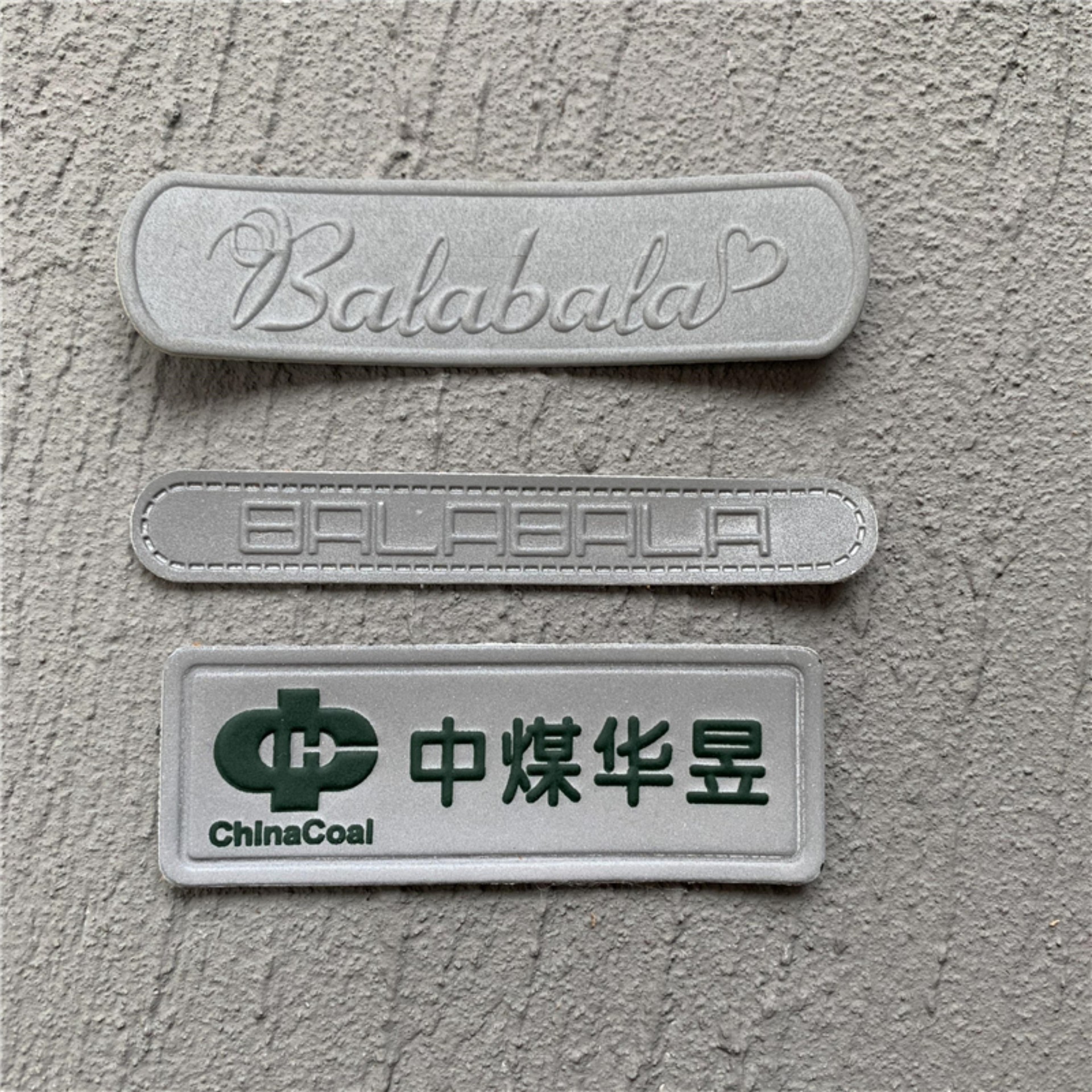 Reflective Material Imitation Leather Pu Printed Logo Reflective Luminous Leather Accessories Luggage Hat Label Pendant Customization