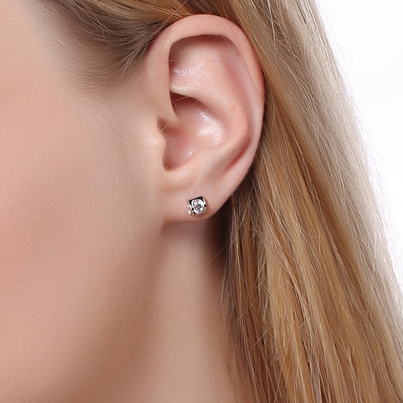 Cross-border Hot Sale 925 Sterling Silver Angel Kiss Moissanite Earrings Simple Light Luxury High-end Sense Women's Silver Earrings