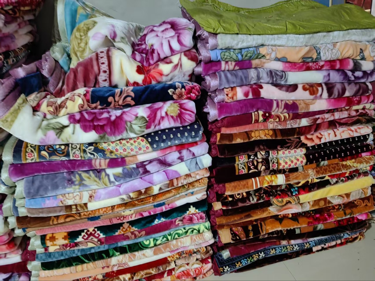 In-Stock Raschel Blanket Cloud Blanket Double-Layer Blanket 2.5-3kg Double 1.8- 2.2m Thickened and Enlarged