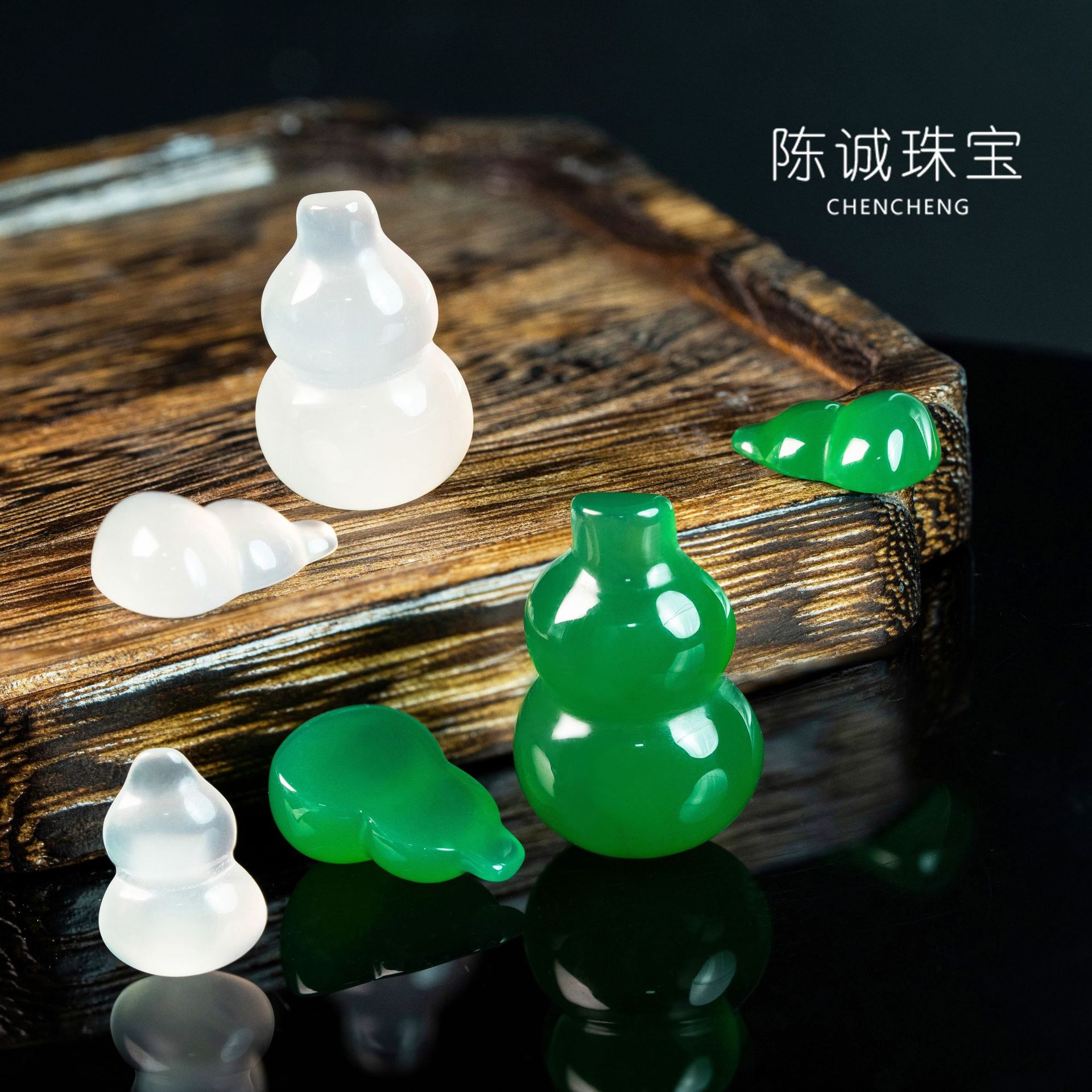 Factory Direct Supply of Natural Green Agate Chalcedony Pendant Car Hanging DIY Jewelry Accessories Ice Seed Ring Surface Inlaid with Bare Stones