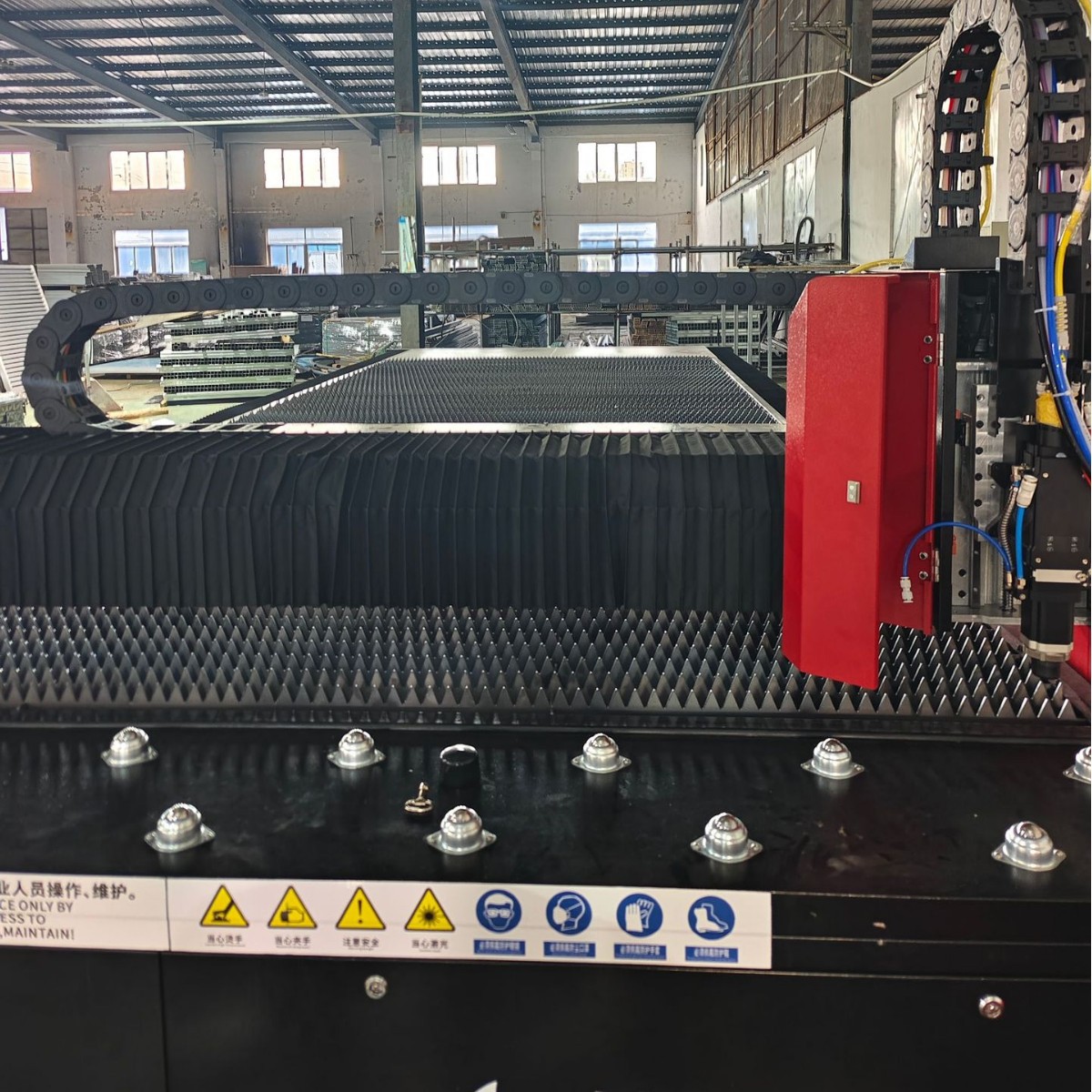 Stainless Steel Laser Cutting Manufacturers Undertake Various Metal Curtain Wall Projects and Process Special-Shaped Cutting