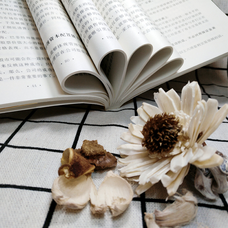 Buffett book paperback inspirational celebrity biography workplace management communication skills point stone into jing investment strategy