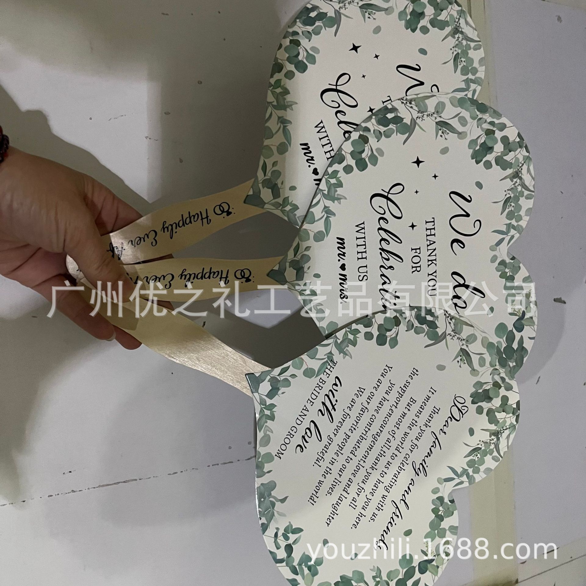 Guangzhou Manufacturer Custom-Made Wooden Handle Fans Custom-Made Advertising Gift Paper Fans with Drawings and Samples