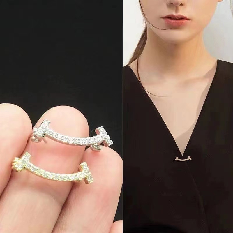 Cute Smiling Face Shirt Collar Mini Anti-Exposure Fixed Small Pin V-Neck Accessories Versatile Smile Brooch 272