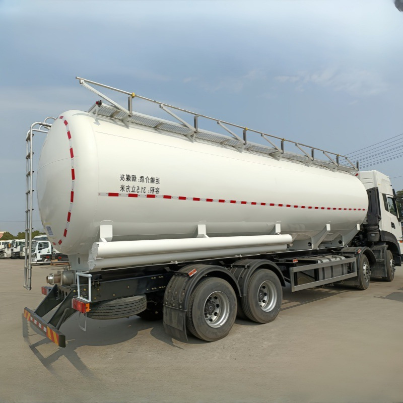 Flour Lime Powder Ash Chicken Feed Transport Truck Pig Feed Transport Truck Pressure Truck Powder and Granular Material Transportation