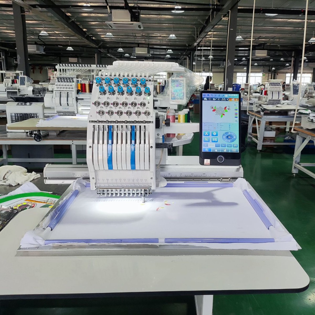 Вышивальная машина Ye с одним головкой, 12 игл, новый цвет A15Pro, электронное управление, автоматическая смена цвета и обрезка нити, компьютерная вышивальная машина