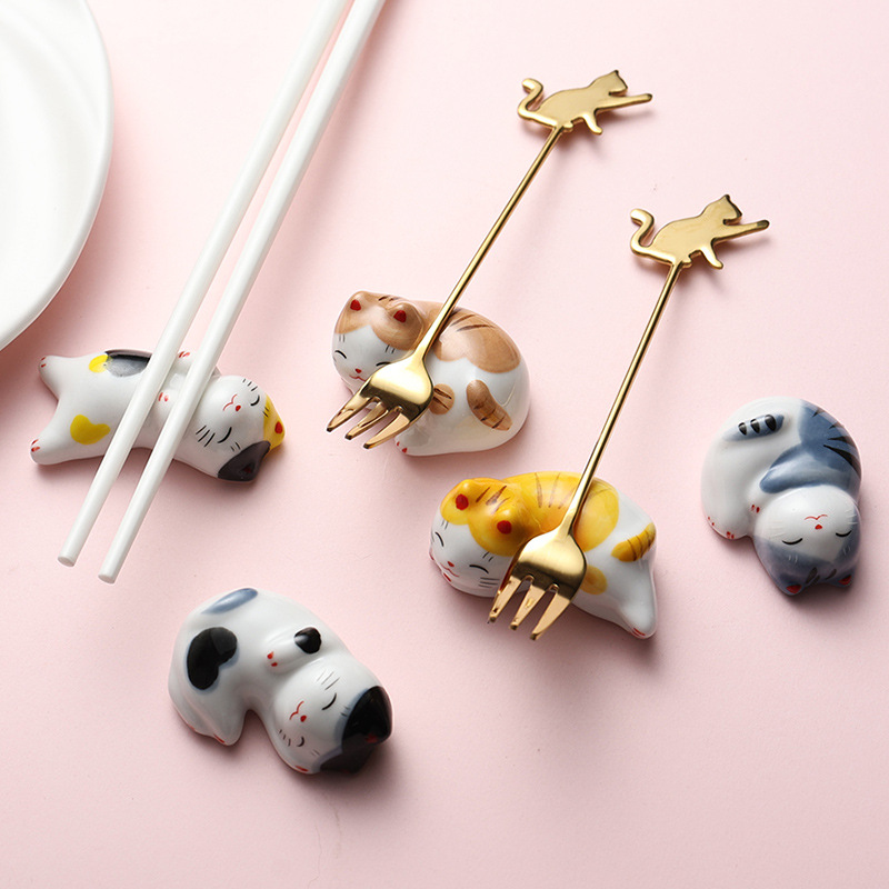 Minxin Soft Cute Animal Ceramic Cat Small Ornaments Pen Holder Household Chopsticks Rack Chopsticks Holder Chopsticks Pillow Hotel Tableware