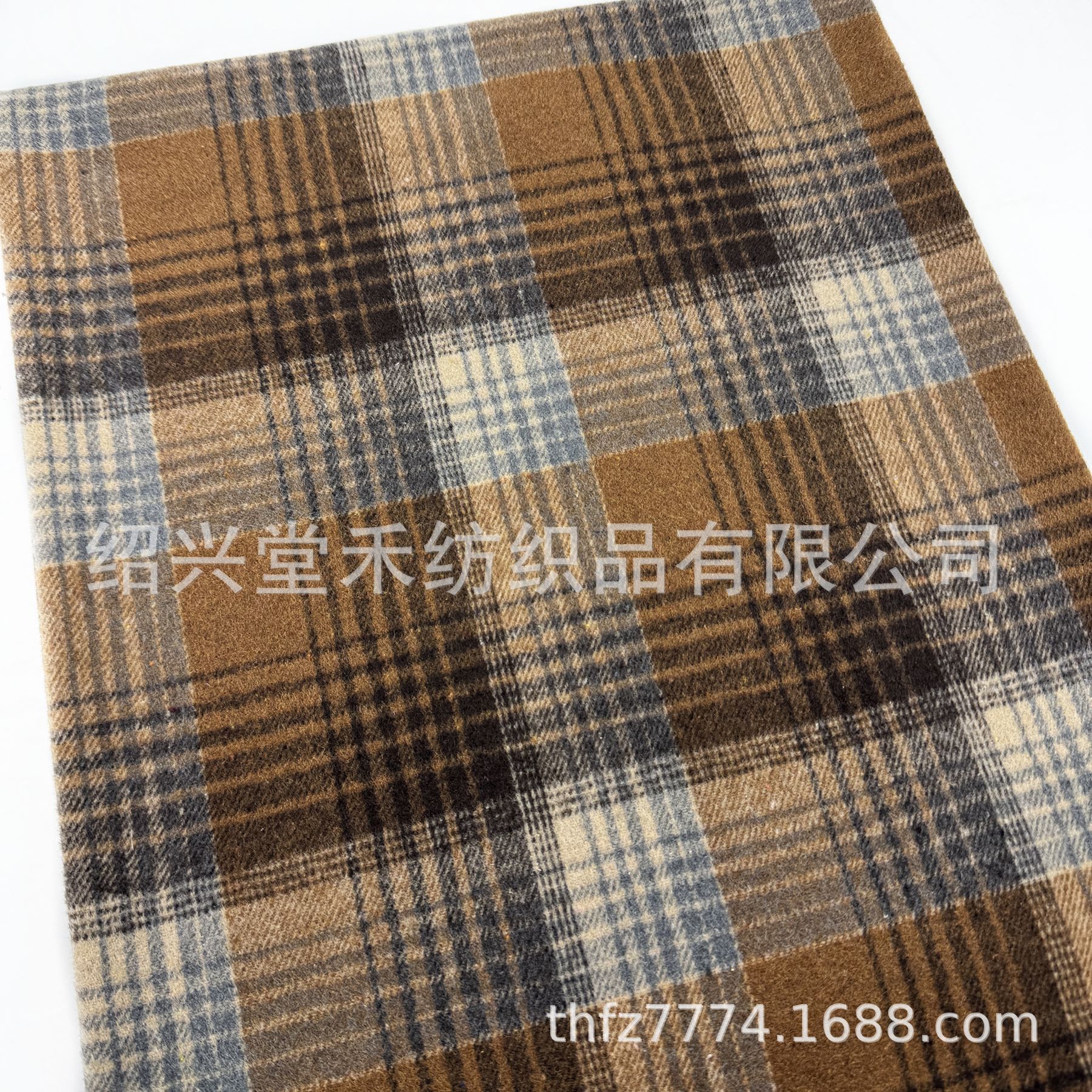 New Style Smooth Woolen Plaid Fashion Autumn and Winter Woolen Coats, Shoes, Hats, Bags and Woolen Fabrics