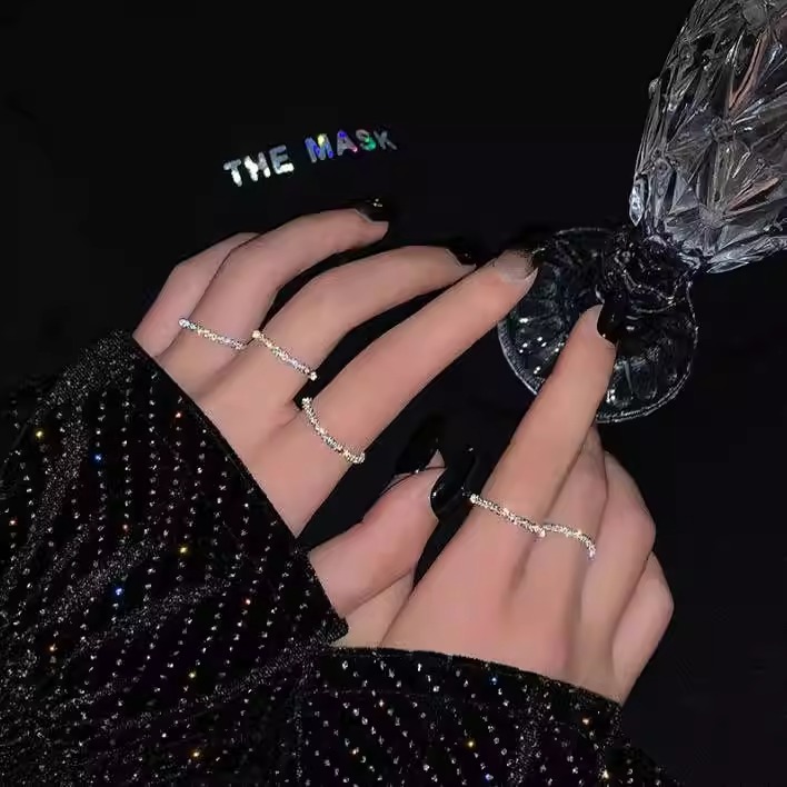 Exquisite Sparkling Diamond Silver Anklet for Women Ins High-End Niche Design Anklet Foot Jewelry 2025 New Summer Trend