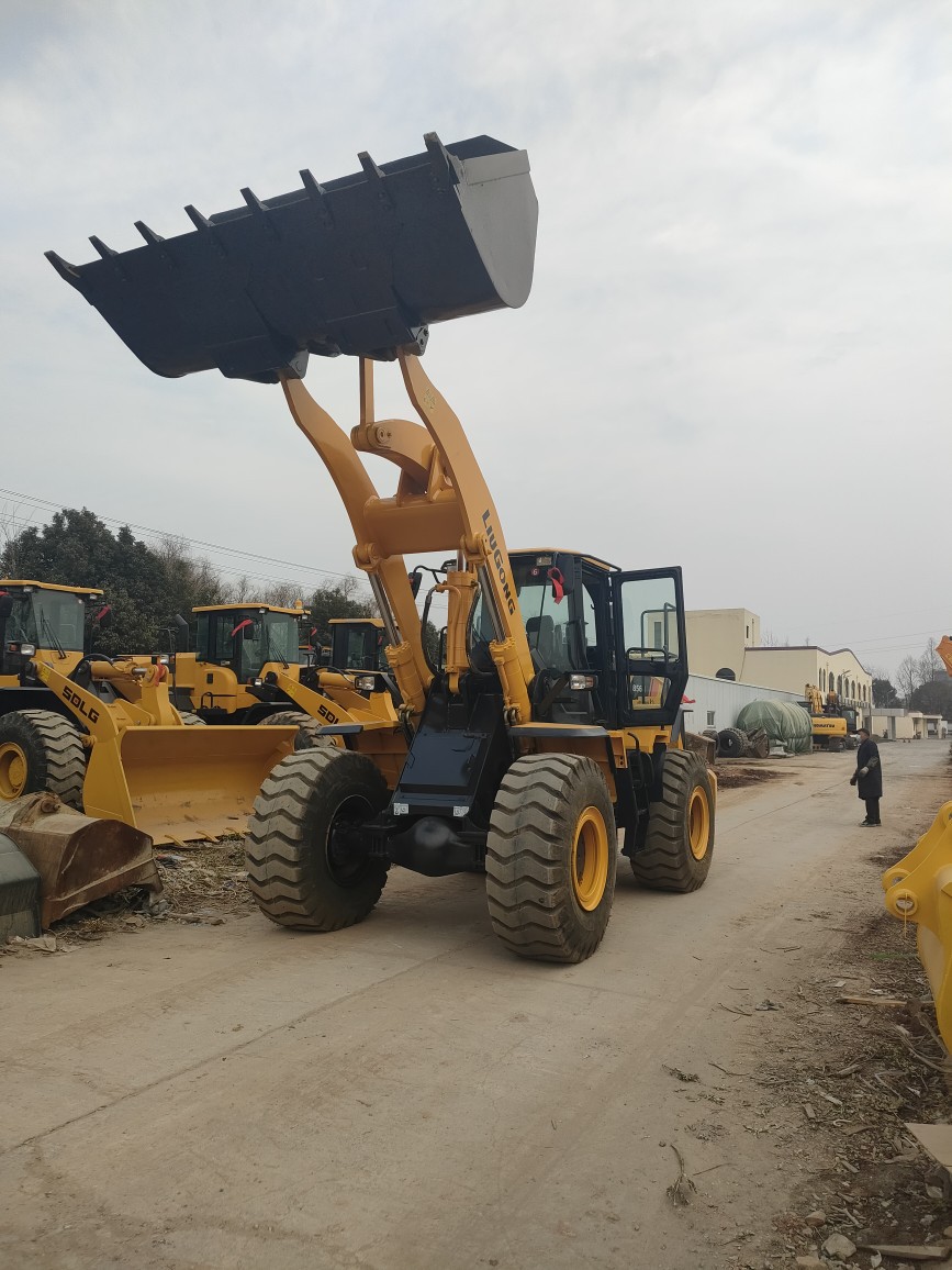 Export-Oriented Used Loader Liugong 856H Pilot Operated Zf Transmission Direct Injection Engine