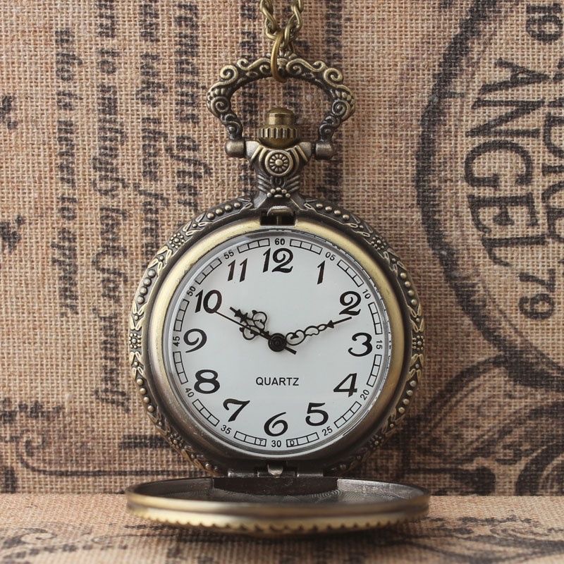 One Piece Luffy Pocket Watch Bronze Hollow Skull Flip Pocket Watch Vintage Anime Student Quartz Necklace Watch